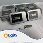 من أعمالنا طباعة فلاشات لمنظمة مضمار مع اسم وشعار المنظمة ، اطبع كافة منتجات الطباعة من متجر كواليتي